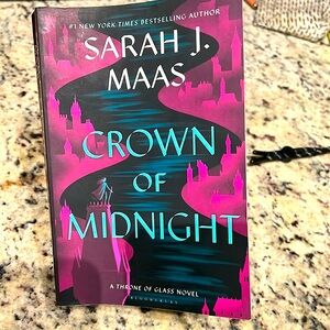 Crown of Midnight. Second book in Throne of glass series.
